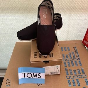 Brand new with tags Classic Toms Canvas in black color Size Women’s 9